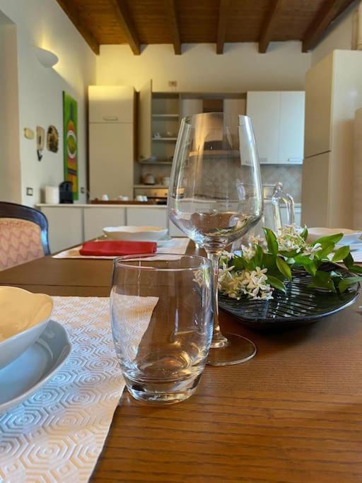 Appartement La Casa Nel Borgo à Angera Extérieur photo