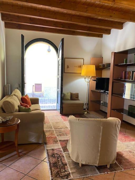 Appartement La Casa Nel Borgo à Angera Extérieur photo